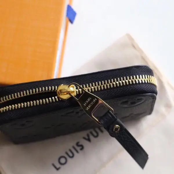 高仿包包LV Monogram Empreinte拉链零钱包 - 奢华便携信用卡现金收纳-M60574 高仿包包