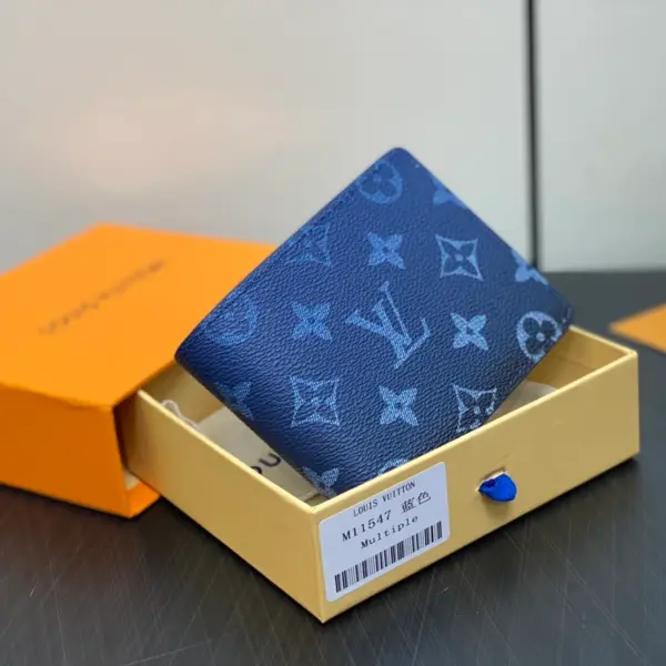 高仿LV Monogram Gradient 漸變色帆布多層次錢包 - 海軍藍經典設計-M11547 高仿LV