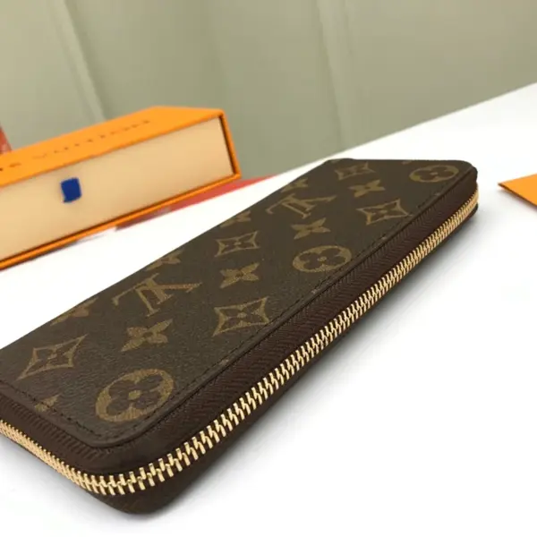 高仿LV Clémence Monogram帆布女士钱包 - 多功能小巧皮夹-M60742 16 高仿LV Clémence Monogram帆布女士钱包 - 多功能小巧皮夹-M60742