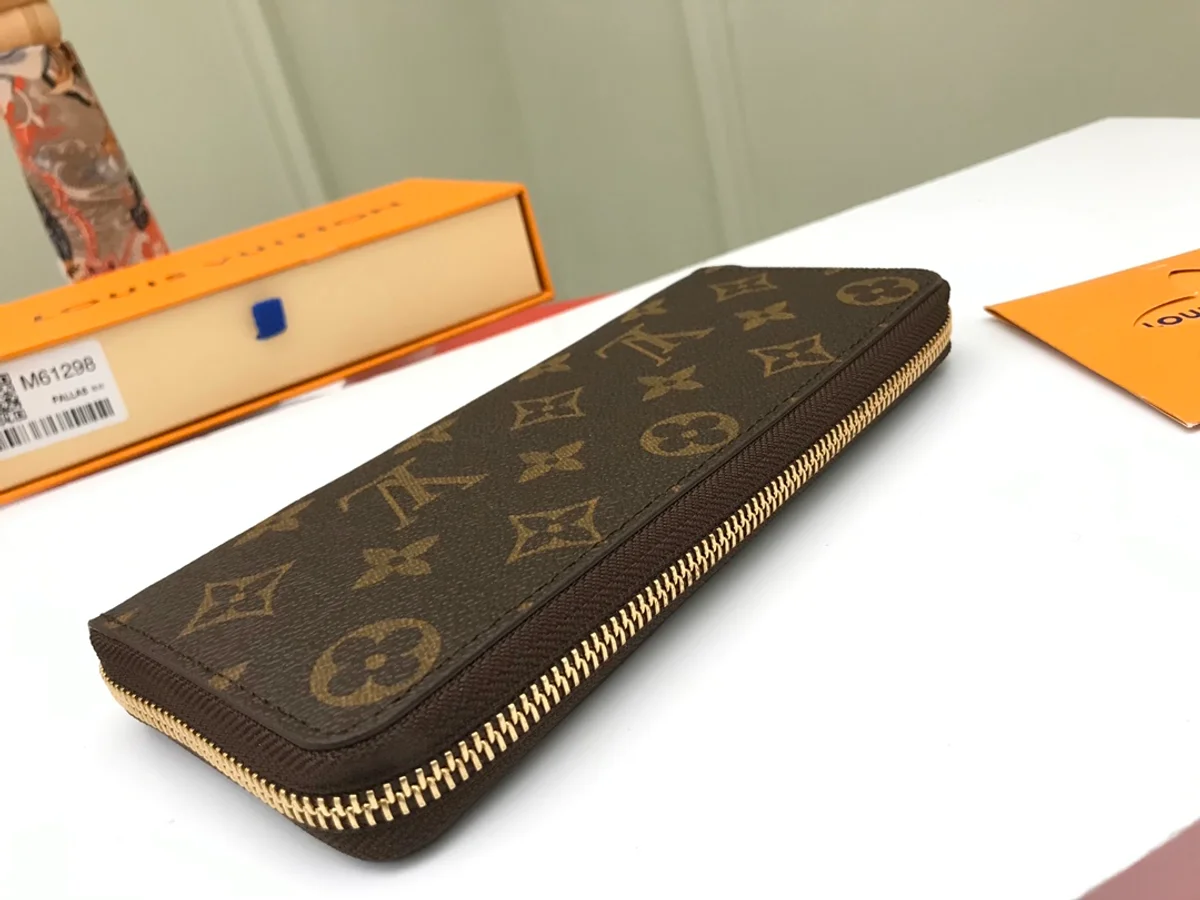 高仿LV Clémence Monogram帆布女士钱包 - 多功能小巧皮夹-M60742 7 高仿LV Clémence Monogram帆布女士钱包 - 多功能小巧皮夹-M60742
