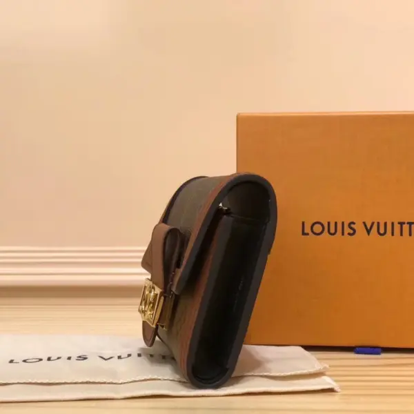 高仿LV Dauphine小型錢包 | Monogram Reverse帆布 磁扣設計 多卡位零錢包-M68725