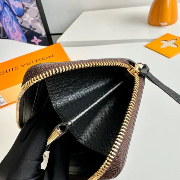 高仿LV Clémence 拉链钱包 - Monogram Reverse帆布经典款-M82336