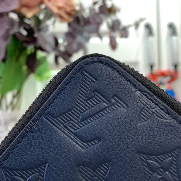 高仿LV 男士Monogram Shadow压花小牛皮横式拉链钱包 - 多功能奢华长款钱夹-M14847 15 高仿LV 男士Monogram Shadow压花小牛皮横式拉链钱包 - 多功能奢华长款钱夹-M14847