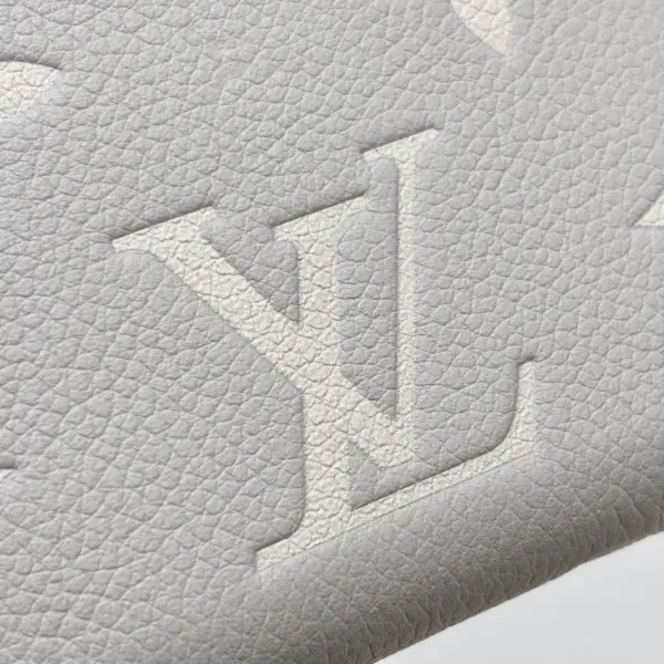 高仿包包LV Lisa钱包 - Monogram Empreinte皮革女士短款钱夹 灰色/白色石英色-M13797 19 高仿包包 高仿包包LV Lisa钱包 - Monogram Empreinte皮革女士短款钱夹 灰色/白色石英色-M13797 高仿包包