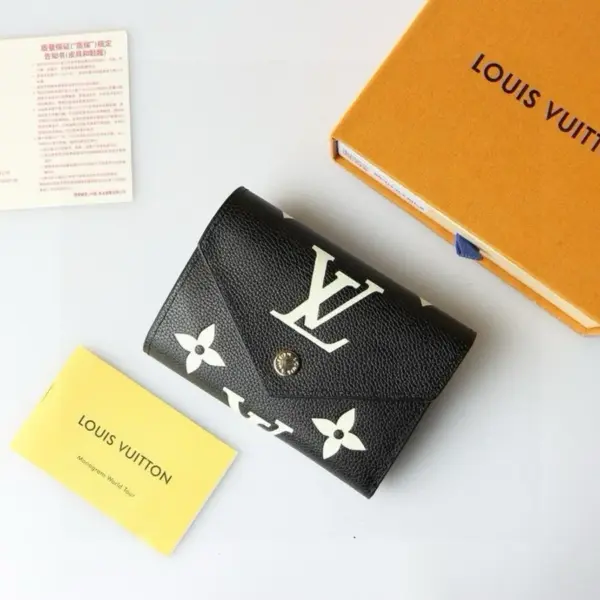 高仿LV Victorine Monogram Empreinte 女士钱包 - 奢华小巧多功能皮夹-M80968 11 高仿LV Victorine Monogram Empreinte 女士钱包 - 奢华小巧多功能皮夹-M80968