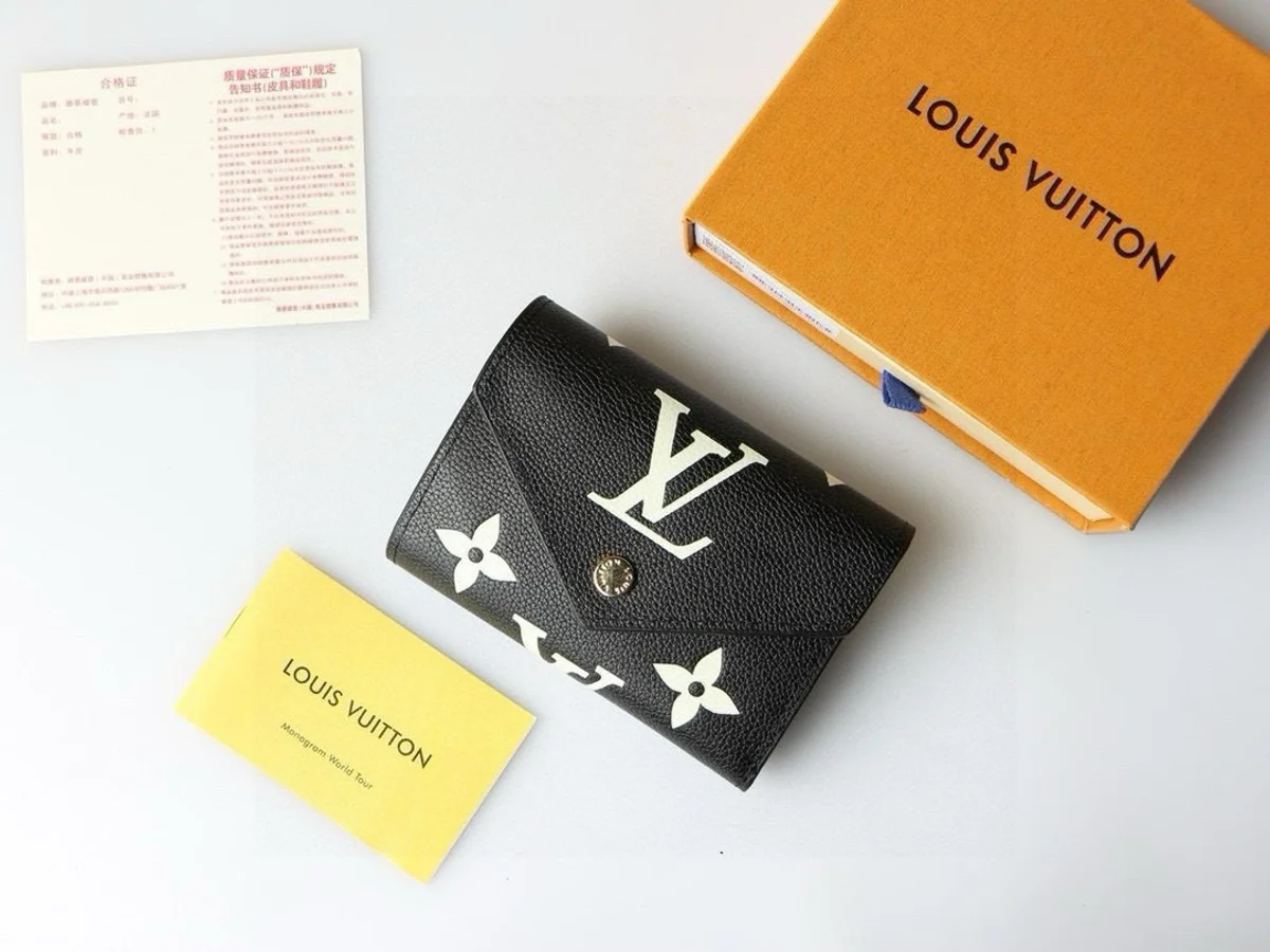 高仿LV Victorine Monogram Empreinte 女士钱包 - 奢华小巧多功能皮夹-M80968 3 高仿LV Victorine Monogram Empreinte 女士钱包 - 奢华小巧多功能皮夹-M80968