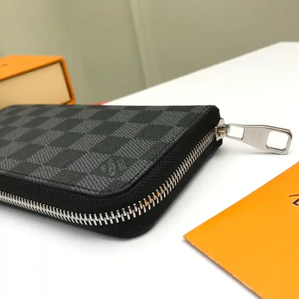 高仿LV Damier Graphite男士直式拉链钱包 - 多功能商务短夹长夹两用-N63095