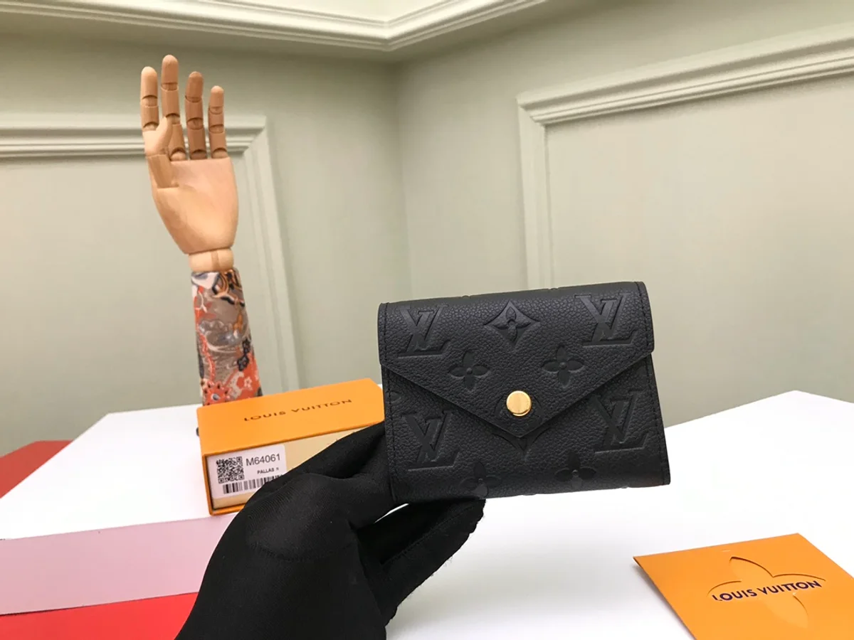 高仿LV Victorine錢包 | Monogram Empreinte皮革 多卡位拉鏈零錢包-M64060 2 高仿LV Victorine錢包 | Monogram Empreinte皮革 多卡位拉鏈零錢包-M64060
