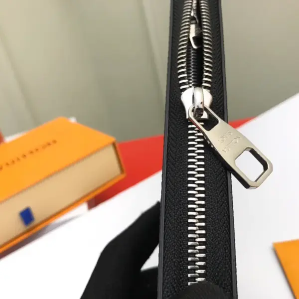 高仿LV Monogram Eclipse男士直式拉链钱包 - 多功能信用卡现金收纳短夹-M62295