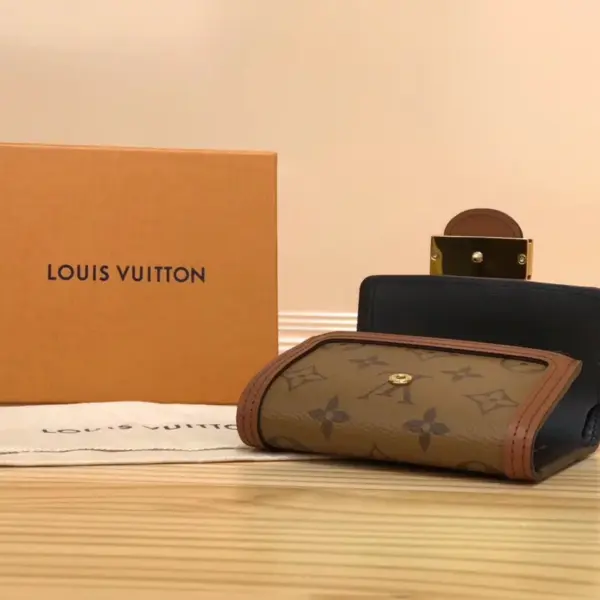 高仿LV Dauphine小型錢包 | Monogram Reverse帆布 磁扣設計 多卡位零錢包-M68725