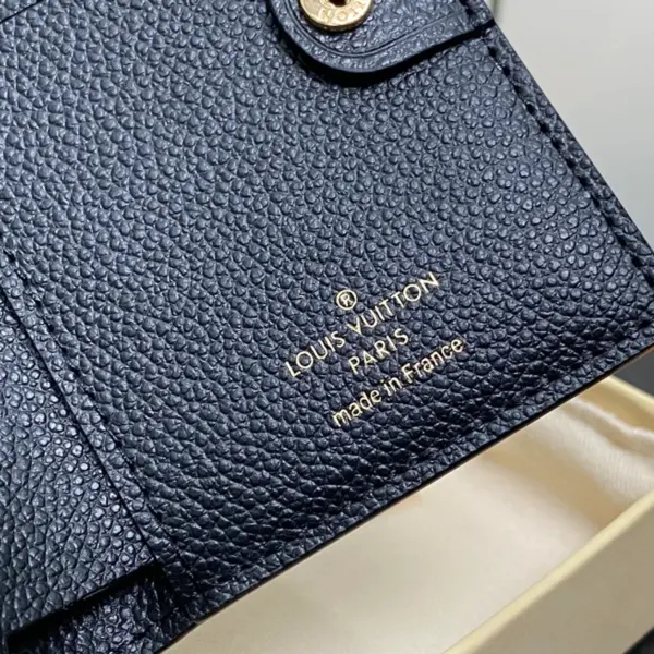 高仿LV Lisa Monogram Empreinte黑色短夾錢包 | 小巧多功能女士皮夾-M83365