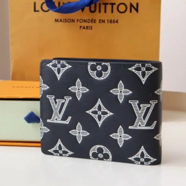 高仿LV Monogram Shadow 小牛皮 Multiple 錢包 - 藍拼白設計 | 多功能收納 | 時尚實用-M83379