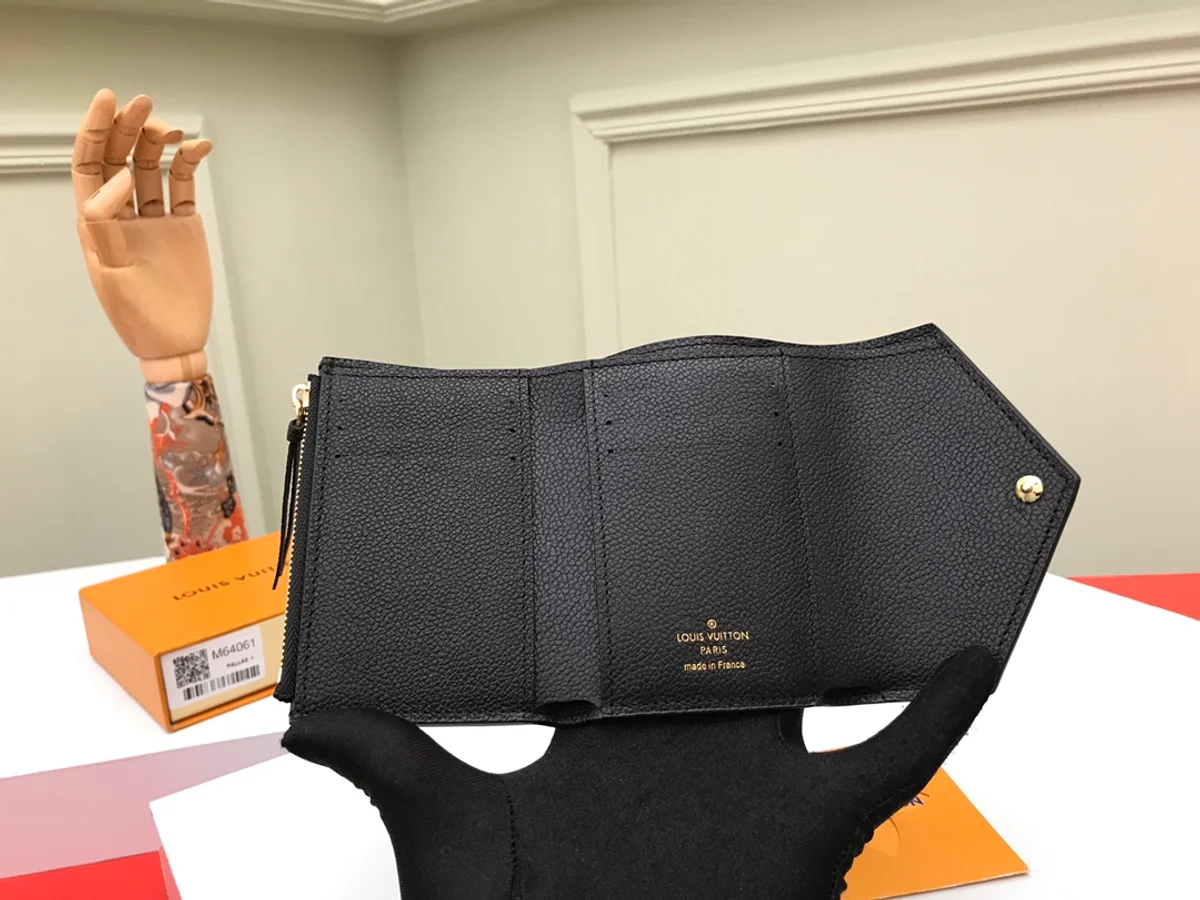 高仿LV Victorine錢包 | Monogram Empreinte皮革 多卡位拉鏈零錢包-M64060 6 高仿LV Victorine錢包 | Monogram Empreinte皮革 多卡位拉鏈零錢包-M64060