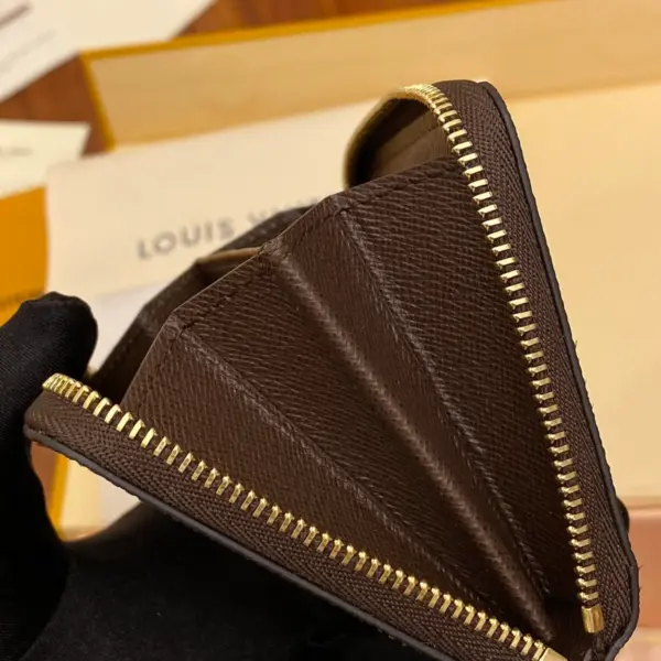 高仿包包LV Damier Ebene帆布拉链零钱包 | 经典便携多功能钱包-N63070 高仿包包
