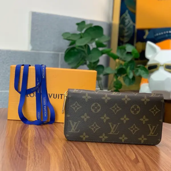 高仿LV Monogram拉链钱包 - 经典罂粟红色女士多功能钱夹-M41896