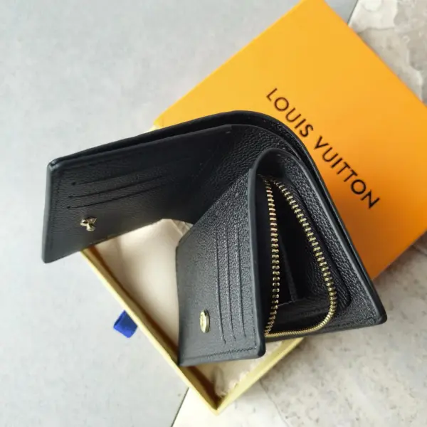 高仿LV Cléa 錢包 | Monogram Empreinte 柔軟粒面牛皮 多功能精緻錢包-M80151