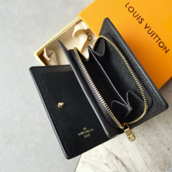 高仿LV Cléa 錢包 | Monogram Empreinte 柔軟粒面牛皮 多功能精緻錢包-M80151