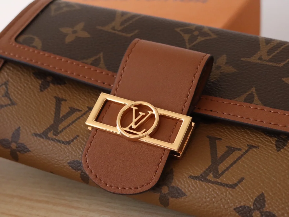 高仿LV Sarah Dauphine 錢包 | Monogram 翻轉帆布設計 12卡位拉鏈零錢格-M46645 6 高仿LV Sarah Dauphine 錢包 | Monogram 翻轉帆布設計 12卡位拉鏈零錢格-M46645