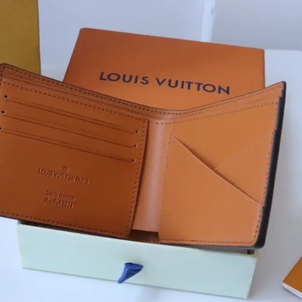 高仿LV LV Multiple男士錢包 | Pharrell Williams聯名款 Monogram紅色復古短夾-M11716 高仿LV