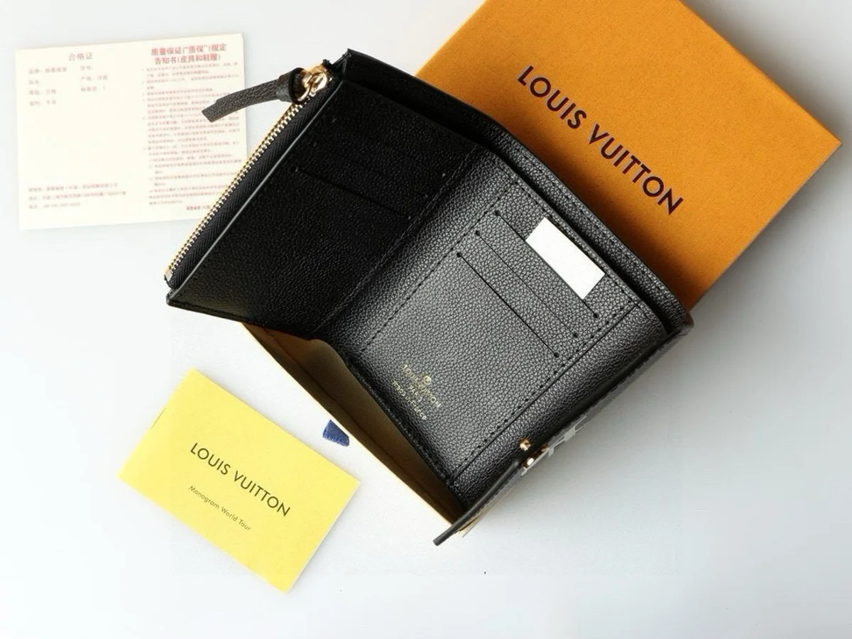 高仿LV Victorine Monogram Empreinte 女士钱包 - 奢华小巧多功能皮夹-M80968 7 高仿LV Victorine Monogram Empreinte 女士钱包 - 奢华小巧多功能皮夹-M80968