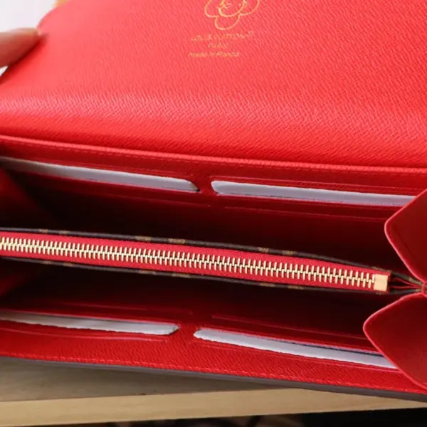 高仿LV Sarah糖果工廠聖誕限定款錢包 | Vivienne圖案Monogram帆布信封式設計-M12207