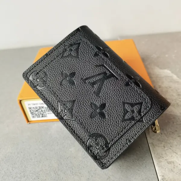 高仿LV Cléa 錢包 | Monogram Empreinte 柔軟粒面牛皮 多功能精緻錢包-M80151