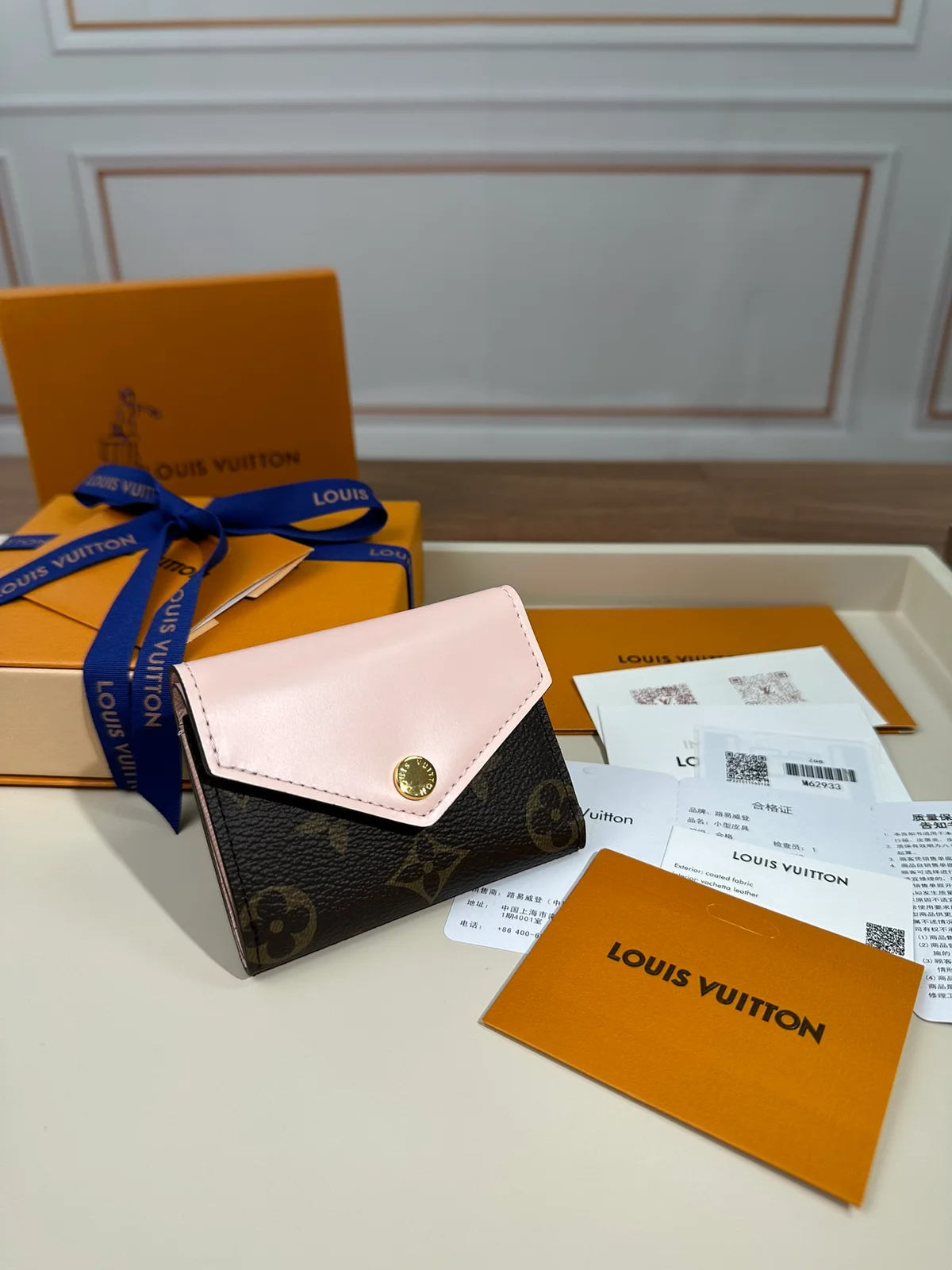 高仿LV Zoé錢包 | Monogram帆布玫瑰粉牛皮 時尚迷你錢包-M62933 3 高仿LV Zoé錢包 | Monogram帆布玫瑰粉牛皮 時尚迷你錢包-M62933