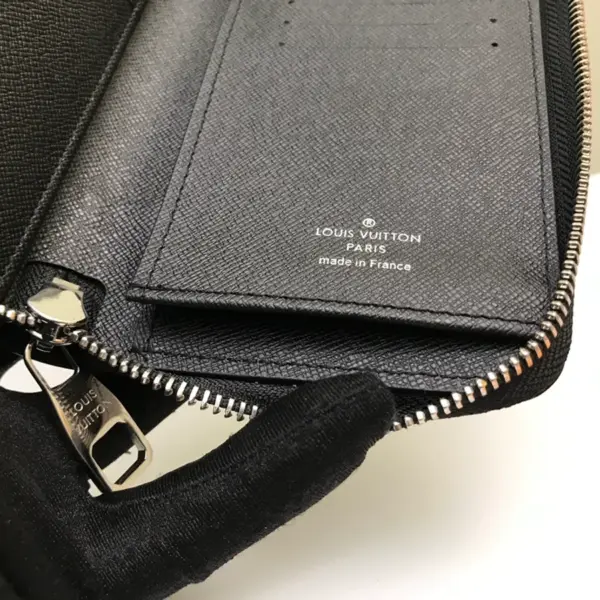 高仿LV Monogram Eclipse男士直式拉链钱包 - 多功能信用卡现金收纳短夹-M62295
