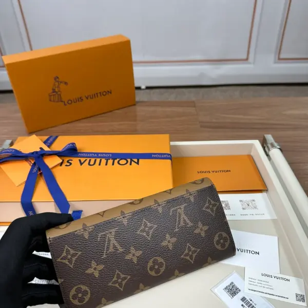 高仿LV Emilie 錢包 - Monogram雙面帆布女士短款多功能錢包-M82157