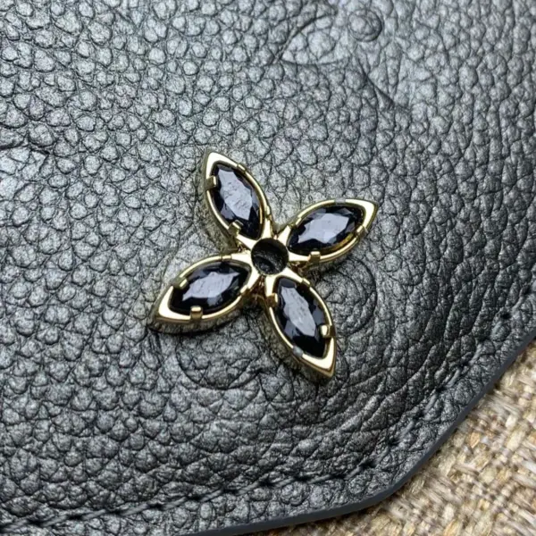 LV Ski系列閃亮版Sarah錢包 | Monogram Empreinte皮革 | 16個名片夾層 | 信封式設計-M12172