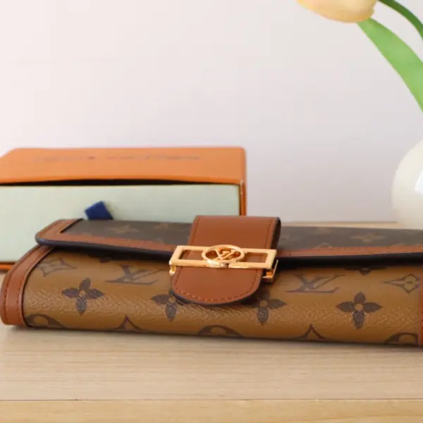 高仿LV Sarah Dauphine 錢包 | Monogram 翻轉帆布設計 12卡位拉鏈零錢格-M46645 14 高仿LV Sarah Dauphine 錢包 | Monogram 翻轉帆布設計 12卡位拉鏈零錢格-M46645