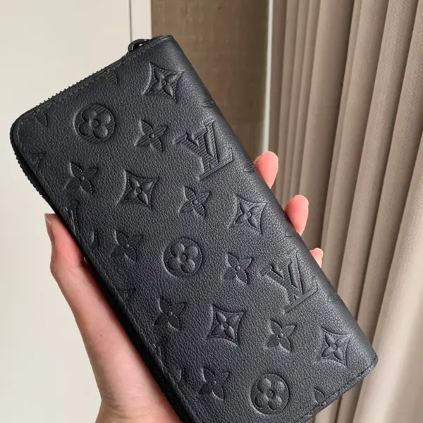 高仿LV 男士Monogram Shadow直式拉链钱包 - 优雅全黑设计 多功能收纳-M62902