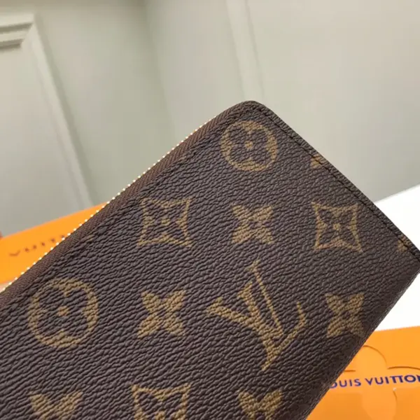 高仿LV Clémence Monogram帆布女士钱包 - 多功能小巧皮夹-M60742 13 高仿LV Clémence Monogram帆布女士钱包 - 多功能小巧皮夹-M60742