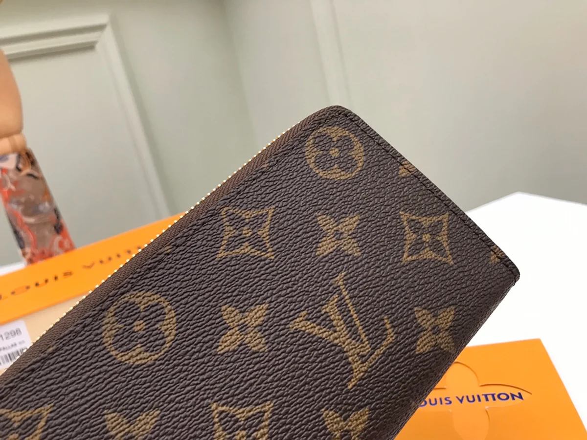 高仿LV Clémence Monogram帆布女士钱包 - 多功能小巧皮夹-M60742 23 高仿LV Clémence Monogram帆布女士钱包 - 多功能小巧皮夹-M60742