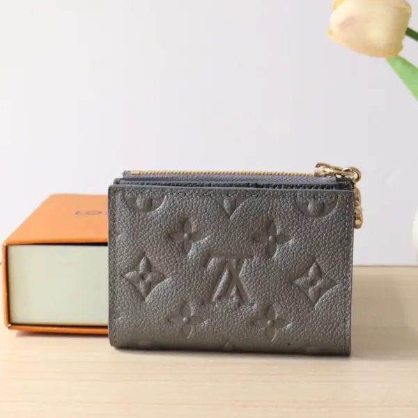 高仿LV Lisa Monogram Empreinte闪亮效果女士短夹 - 派对季奢华之选-M12536 高仿LV