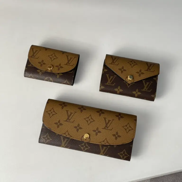 高仿LV Emilie 錢包 - Monogram雙面帆布女士短款多功能錢包-M82157