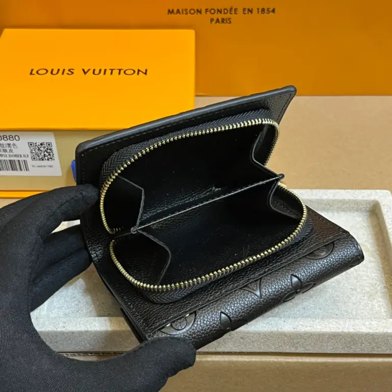 高仿LV Métis小型錢包 | Monogram Empreinte皮革 經典S-lock鎖扣設計-M80880