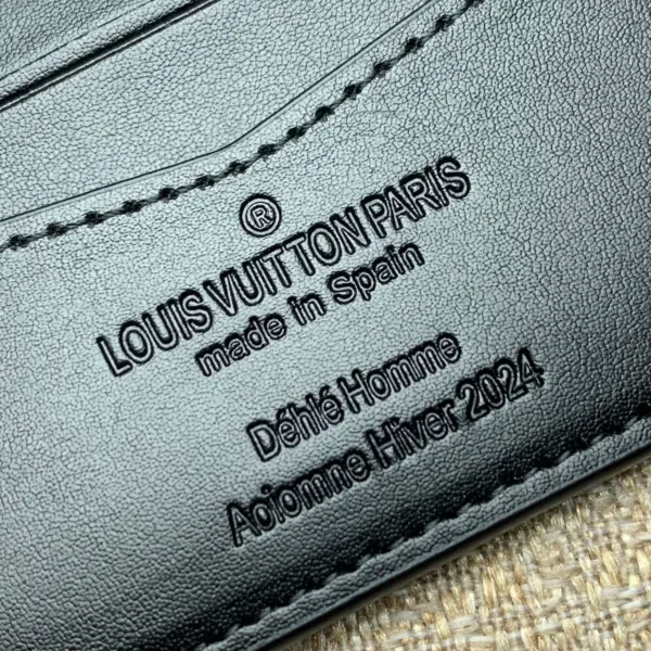 高仿LV Slender男士錢包 | Monogram磨砂牛皮短夾長夾 | 輕薄便攜設計-M11708 18 高仿LV 高仿LV Slender男士錢包 | Monogram磨砂牛皮短夾長夾 | 輕薄便攜設計-M11708 高仿LV