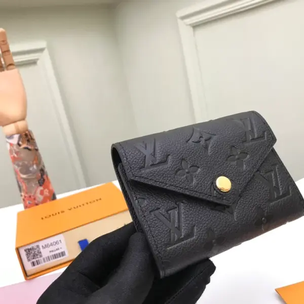 高仿LV Victorine錢包 | Monogram Empreinte皮革 多卡位拉鏈零錢包-M64060 12 高仿LV Victorine錢包 | Monogram Empreinte皮革 多卡位拉鏈零錢包-M64060