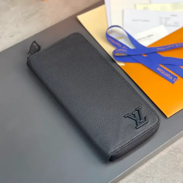 高仿LV LV Aerogram黑色牛皮拉链钱包 - 男士多功能时尚皮夹-M81743 17 高仿LV LV Aerogram黑色牛皮拉链钱包 - 男士多功能时尚皮夹-M81743
