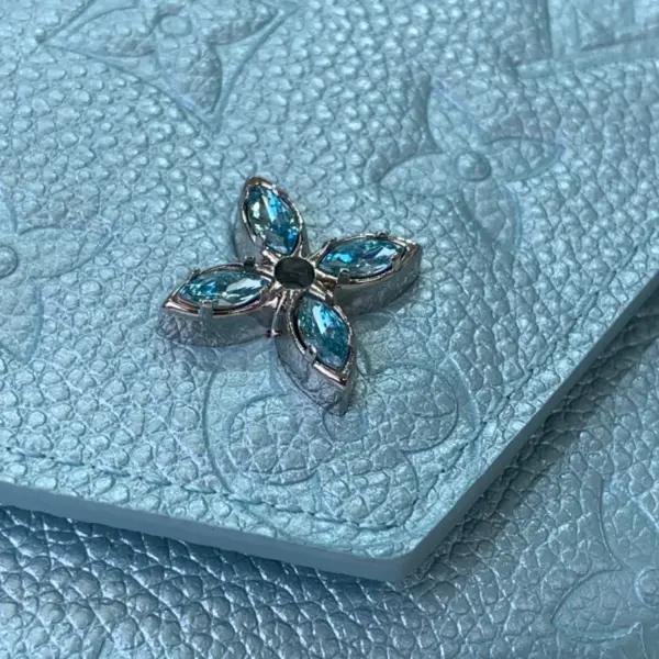 高仿包包LV Ski系列Victorine錢包 | Monogram Empreinte皮革 Azur Frost色 閃爍水晶設計-M12746 高仿包包