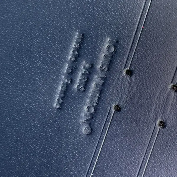 高仿LV 男士Monogram Shadow压花小牛皮横式拉链钱包 - 多功能奢华长款钱夹-M14847 17 高仿LV 男士Monogram Shadow压花小牛皮横式拉链钱包 - 多功能奢华长款钱夹-M14847