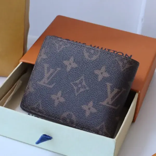高仿LV LV Multiple男士錢包 | Pharrell Williams聯名款 Monogram紅色復古短夾-M11716 高仿LV