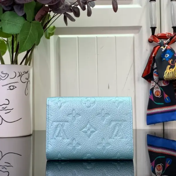高仿包包LV Ski系列Victorine錢包 | Monogram Empreinte皮革 Azur Frost色 閃爍水晶設計-M12746 高仿包包