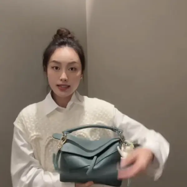 高仿羅意威/LOEWE 單肩包草綠色