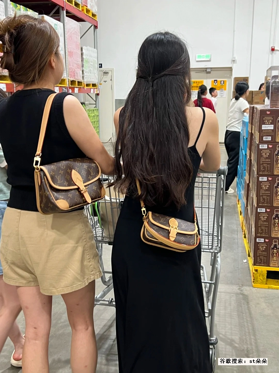 高仿包包—高仿LV Diane 法棍包 深度測評+穿搭建議(M45985)-st朵朵 27 高仿包包 高仿包包 LV 法棍包 上身穿搭 大號 小號對比