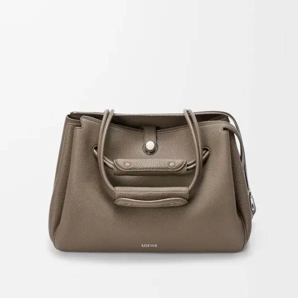Loewe-羅意威 灰褐色大號柔軟粒面牛皮革 Madrid 手拿包
