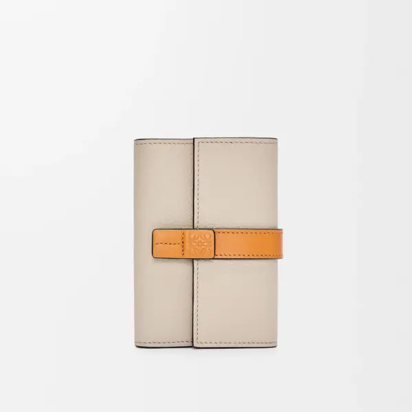 Loewe-羅意威 淺燕麥 / 蜂蜜色小號柔軟粒面牛皮革 Anagram 長夾