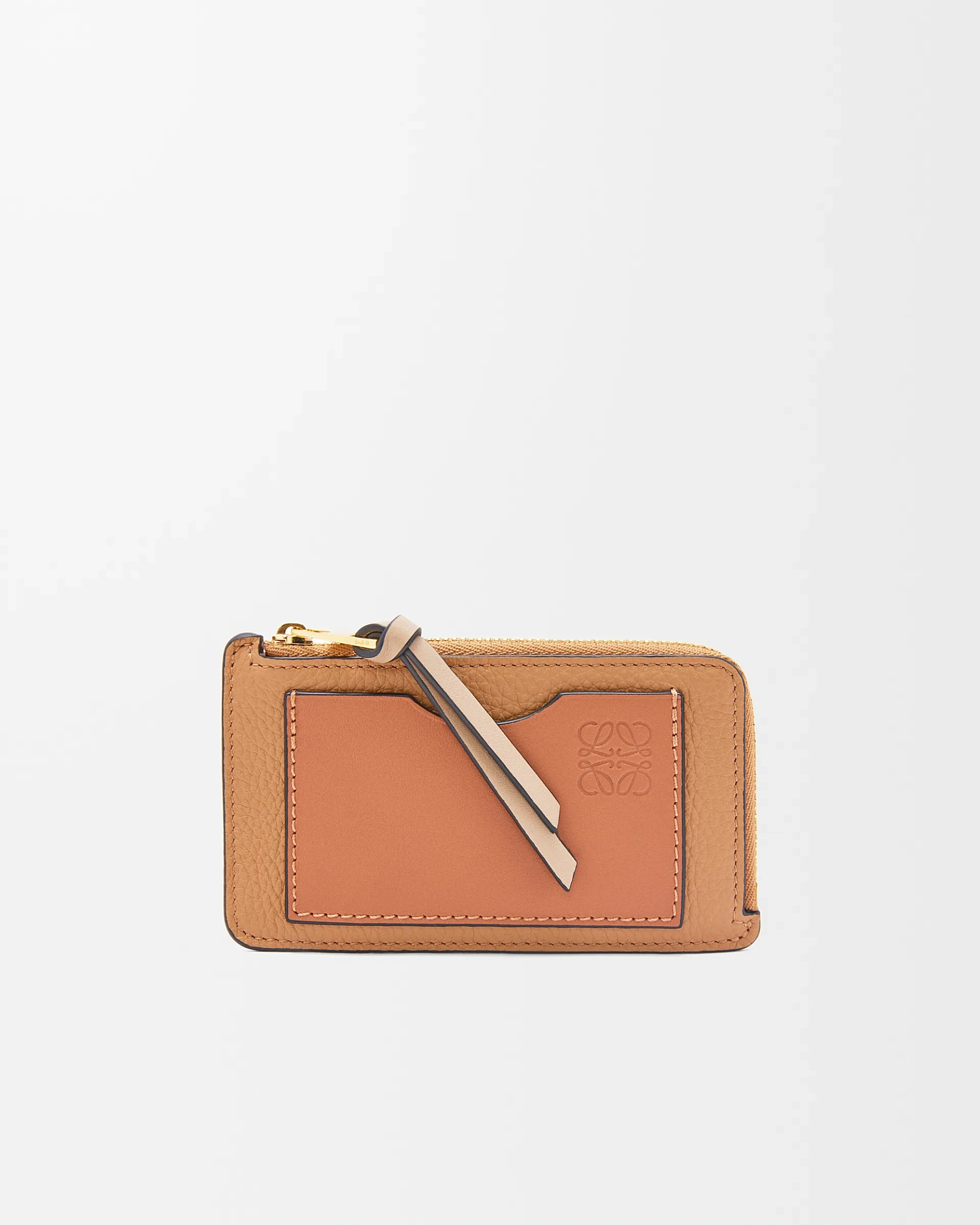 Loewe-羅意威 太妃糖色 / 棕褐色柔軟粒面牛皮革 Anagram 壓紋硬幣卡包 1 Loewe-羅意威 太妃糖色 / 棕褐色柔軟粒面牛皮革 Anagram 壓紋硬幣卡包