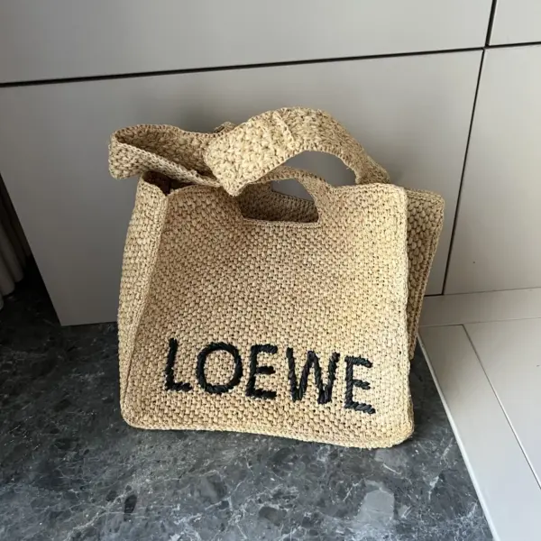 Loewe-羅意威 Font Tote 系列 自然色中號酒椰纖維斜挎包 15 Loewe-羅意威 Font Tote 系列 自然色中號酒椰纖維斜挎包